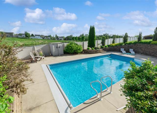 Property at 1835 SE Hillside Dr, Ankeny, IA 50021, 5 beds, 4.5 baths