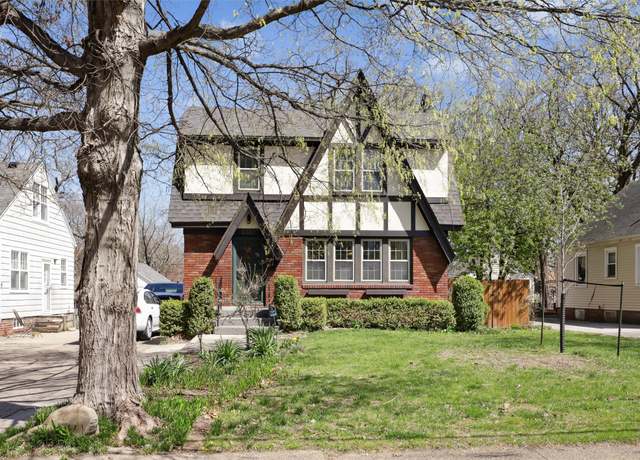 Property at 2321 34th St, Des Moines, IA 50310, 3 beds, 1.5 baths