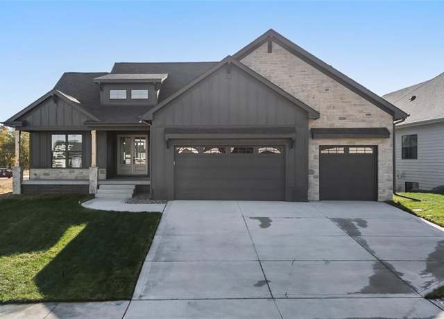Property at 17950 Tanglewood Dr, Clive, IA 50325, 4 beds, 3.5 baths