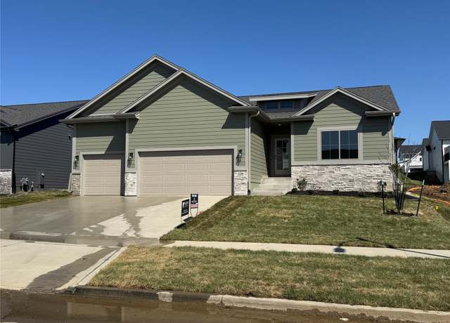 Property at 1216 S 92nd St, West Des Moines, IA 50266, 4 beds, 3 baths