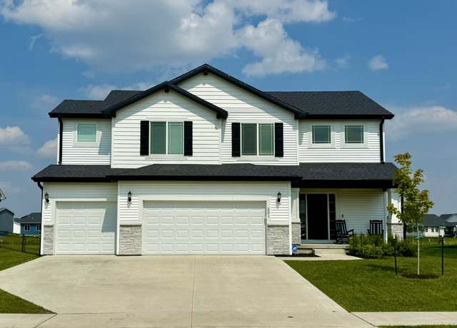 Property at 201 Creekside Dr SW, Bondurant, IA 50035, 5 beds, 3.5 baths
