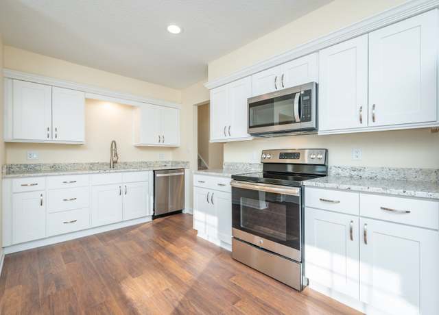 Property at 3923 E Ovid Ave, Des Moines, IA 50317, 3 beds, 2 baths