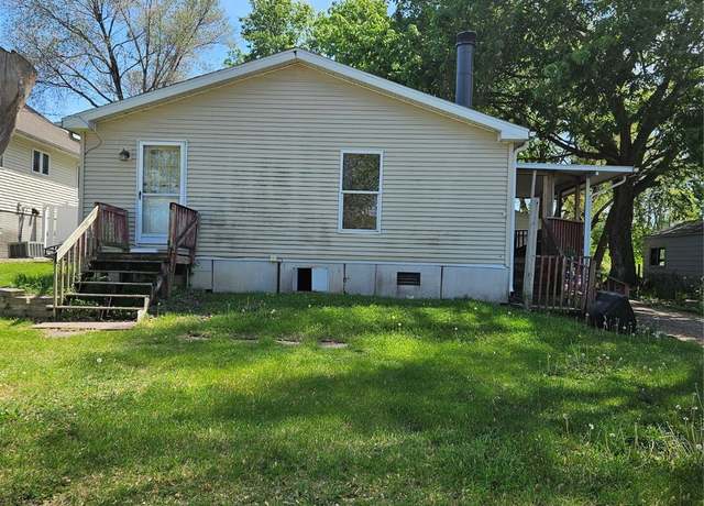 Property at 406 W Rock Island St, Knoxville, IA 50138, 3 beds, 2 baths