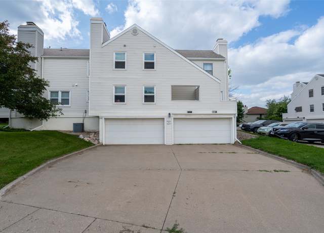 Property at 5253 Dakota Dr, West Des Moines, IA 50265, 2 beds, 1.5 baths