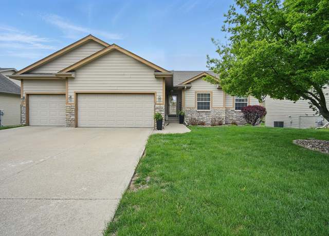 Property at 4474 NW 165th St, Clive, IA 50325, 3 beds, 2 baths