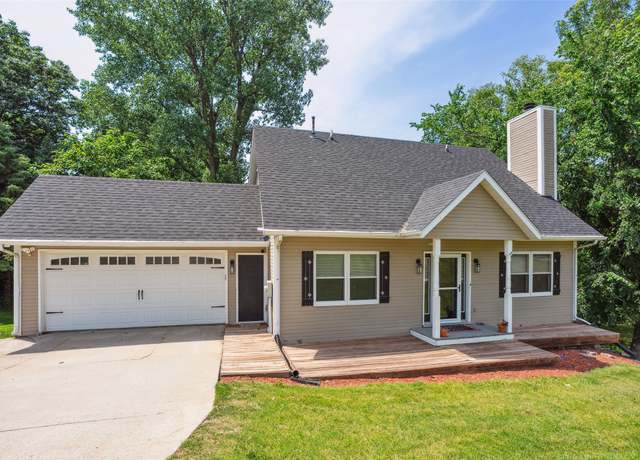 Property at 3185 Harbor Ave, Newton, IA 50208, 3 beds, 2.5 baths