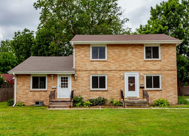 Property at 1544 48th St, Des Moines, IA 50311, 5 beds, 2.5 baths