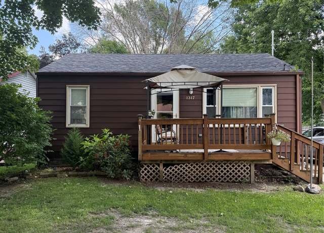 Property at 1317 E 28th St, Des Moines, IA 50317, 2 beds, 2 baths