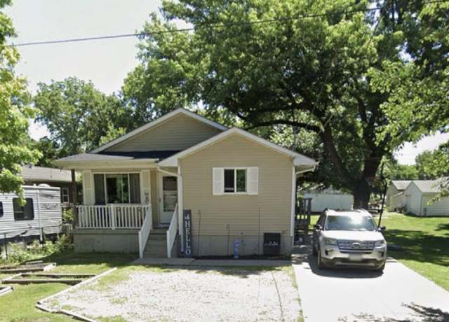 Property at 109 E 33rd St, Des Moines, IA 50317, 3 beds, 2 baths