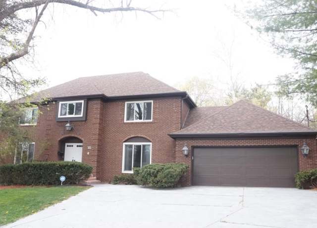 Property at 1010 56th St, Des Moines, IA 50311, 5 beds, 3 baths
