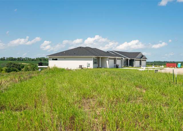 Property at 2918 Lake Hill Dr, Des Moines, IA 50320