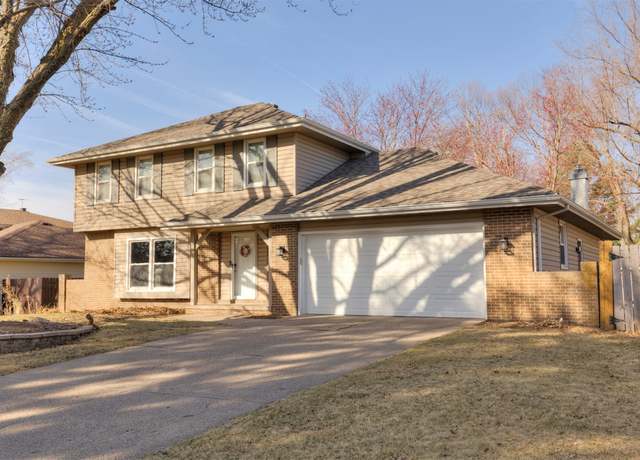 Property at 4408 76th St, Urbandale, IA 50322, 3 beds, 2.5 baths