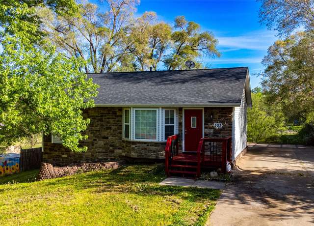 Property at 303 Kenyon Ave, Des Moines, IA 50315, 3 beds, 3 baths