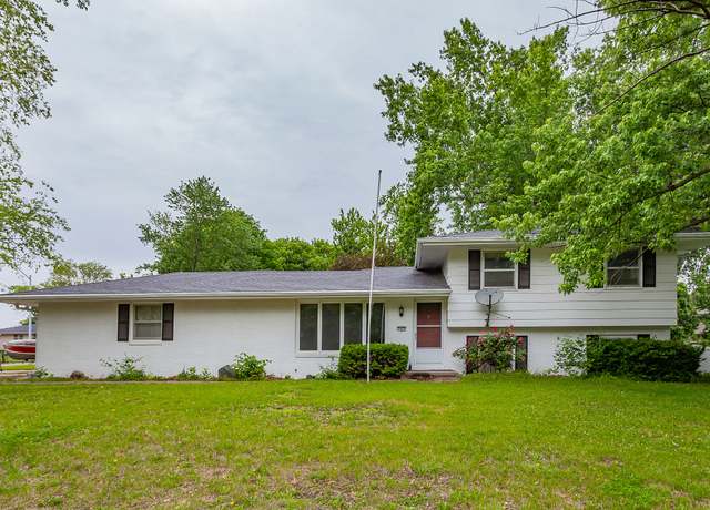Property at 7405 Aurora Ave, Urbandale, IA 50322, 4 beds, 2.5 baths