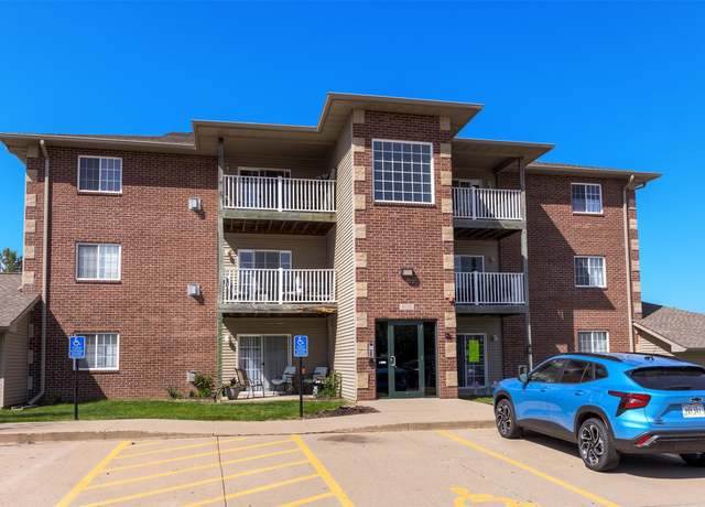 Property at 4130 100th St #7, Urbandale, IA 50322, 2 beds, 2 baths