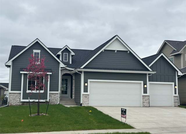 Property at 4662 178th St, Urbandale, IA 50323, 4 beds, 3 baths