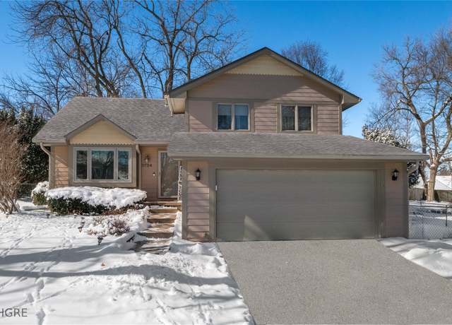 Property at 3724 SE 24th Ct, Des Moines, IA 50320, 3 beds, 2.5 baths