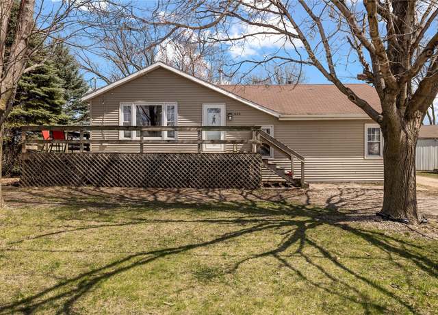 Property at 828 Curtis St, Boone, IA 50036, 3 beds, 2 baths