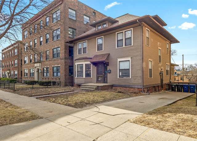 Property at 726 18th St, Des Moines, IA 50314, 4 beds, 2.5 baths