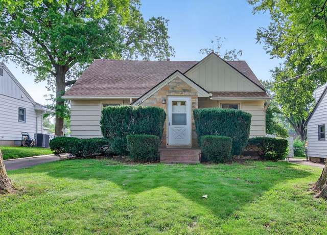 Property at 3705 38th St, Des Moines, IA 50310, 3 beds, 1.5 baths