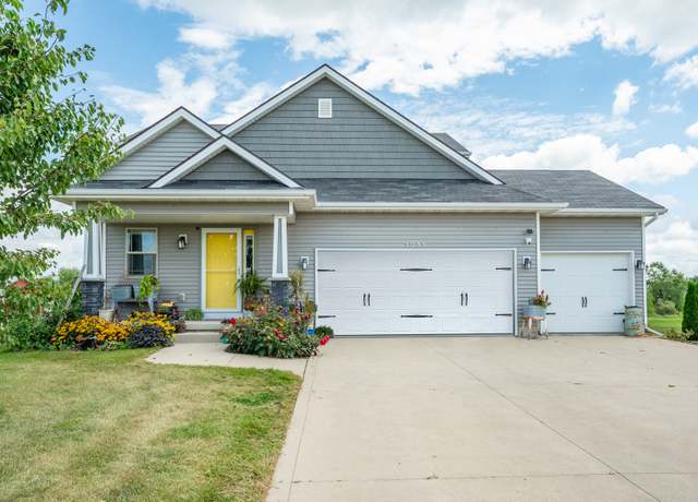 Property at 1011 N 14th Ave, Winterset, IA 50273, 4 beds, 3.5 baths