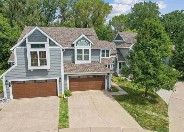 Property at 8037 Cobblestone Ct, Urbandale, IA 50322, 2 beds, 3.5 baths