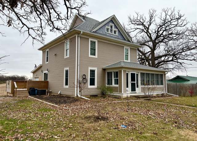 Property at 1420 1st St N, Newton, IA 50208, 3 beds, 1.5 baths