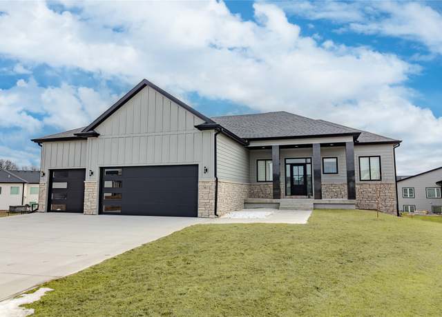 Property at 2801 NE Cherry Ct, Grimes, IA 50111, 5 beds, 4 baths