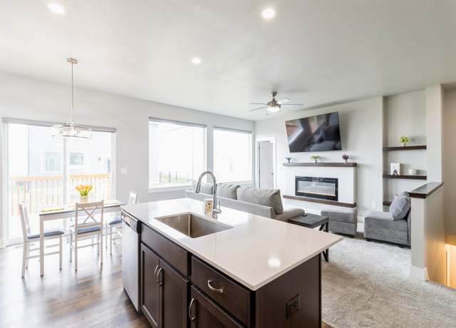 Property at 606 NE Hunter Dr, Ankeny, IA 50021, 2 beds, 2 baths