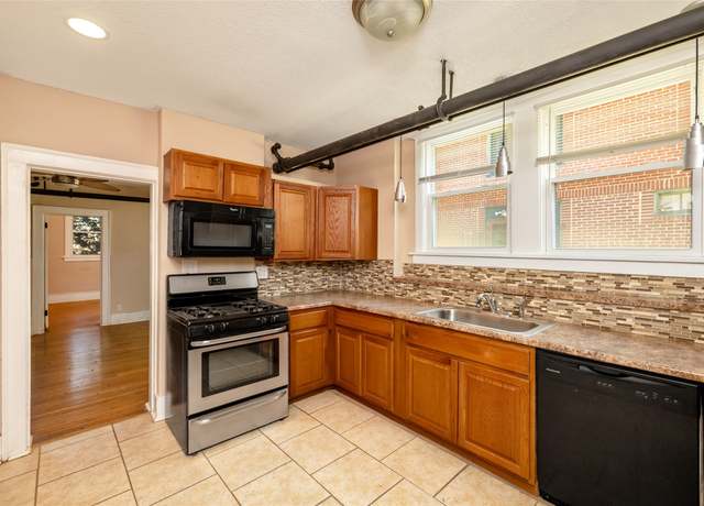 Property at 3940 University Ave #1, Des Moines, IA 50311, 2 beds, 1 bath