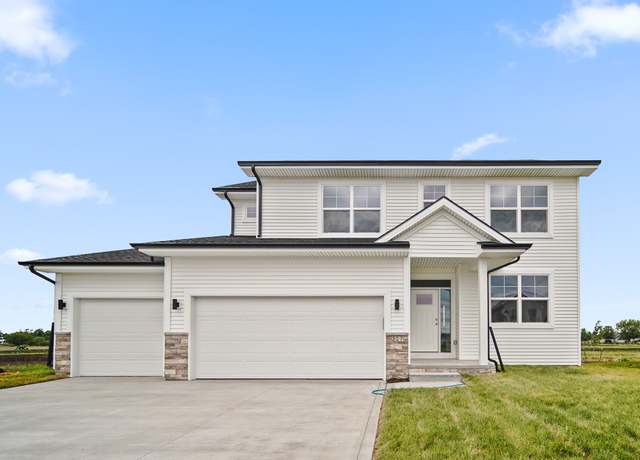 Property at 327 41st St SW, Altoona, IA 50009, 4 beds, 2.5 baths