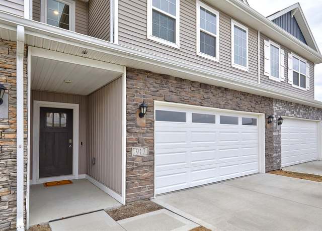 Property at 917 Maywood Ln, Waukee, IA 50263, 3 beds, 2.5 baths