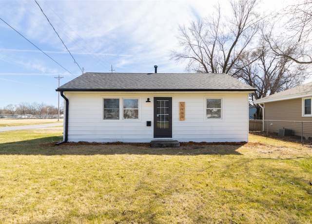 Property at 5900 Muskogee Ave, Des Moines, IA 50312, 2 beds, 1 bath