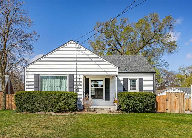Property at 1600 44th St, Des Moines, IA 50310, 3 beds, 2 baths