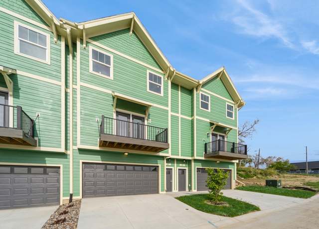 Property at 335 Forest Ave #22, Des Moines, IA 50314, 2 beds, 2.5 baths