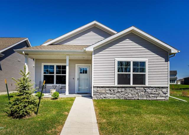 Property at 3077 NW Irvinedale Dr, Ankeny, IA 50023, 2 beds, 2 baths