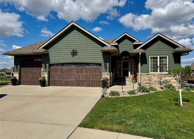 Property at 1008 Pine Brooke Ct, Clear Lake, IA 50428, 5 beds, 3 baths