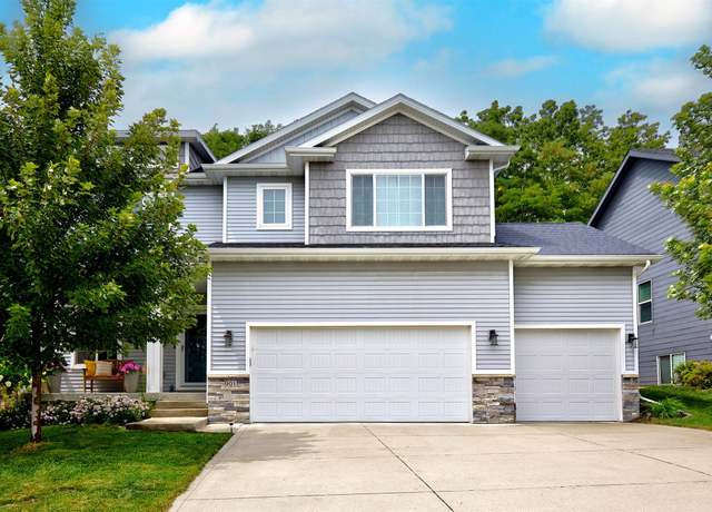 Property at 901 S 93rd St, West Des Moines, IA 50266, 4 beds, 2.5 baths