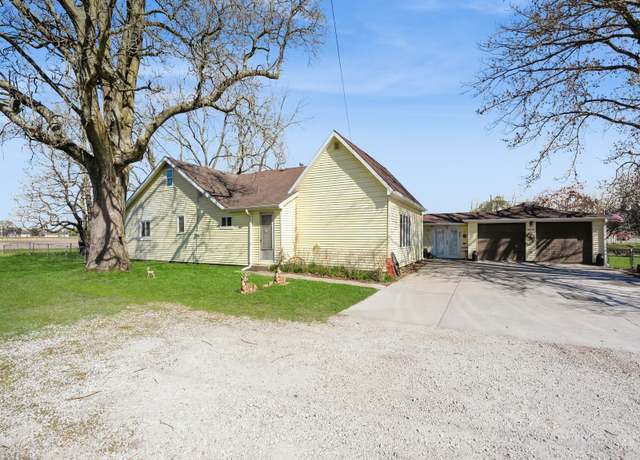Property at 810 W Pleasant St, Colfax, IA 50054, 5 beds, 3 baths