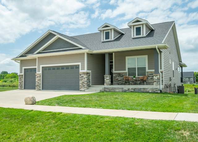 Property at 7700 NW 95th Ct, Johnston, IA 50131, 5 beds, 3 baths