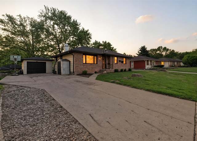 Property at 3101 Roblang Ct, Des Moines, IA 50317, 3 beds, 1 bath