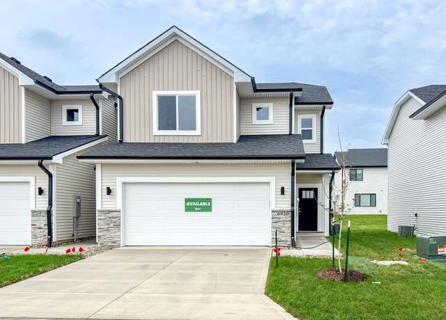 Property at 6920 Poppy Ct, Johnston, IA 50131, 3 beds, 2.5 baths