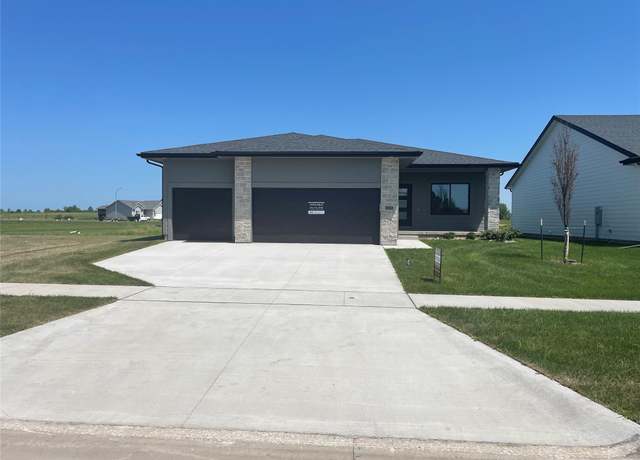 Property at 9513 NW 82nd Ave, Johnston, IA 50131, 4 beds, 3 baths