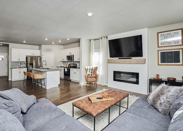 Property at 3811 NW 13th St, Ankeny, IA 50023, 4 beds, 2.5 baths