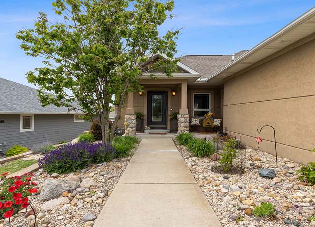 Property at 510 Lexington Dr, Clear Lake, IA 50428, 3 beds, 2.5 baths
