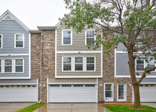 Property at 305 NE Sandalwood St, Waukee, IA 50263, 2 beds, 2 baths