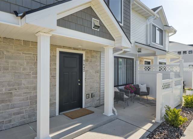 Property at 2642 SE Osier Ave, West Des Moines, IA 50265, 2 beds, 2.5 baths
