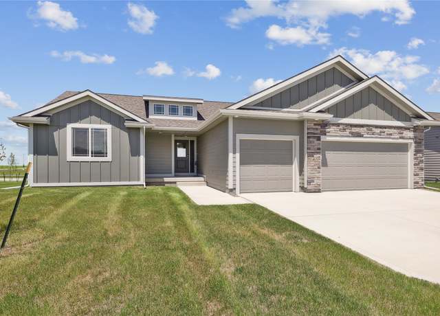 Property at 1465 NW Bull Run Ct, Waukee, IA 50263, 3 beds, 2 baths