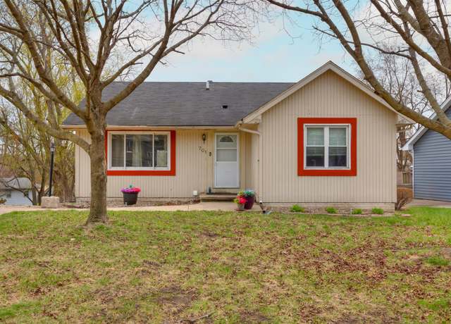 Property at 701 Hickory Hill Ln, Des Moines, IA 50317, 4 beds, 2 baths