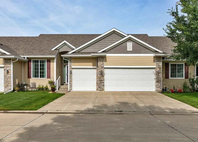 Property at 6054 Bradford Ln, Johnston, IA 50131, 3 beds, 3 baths